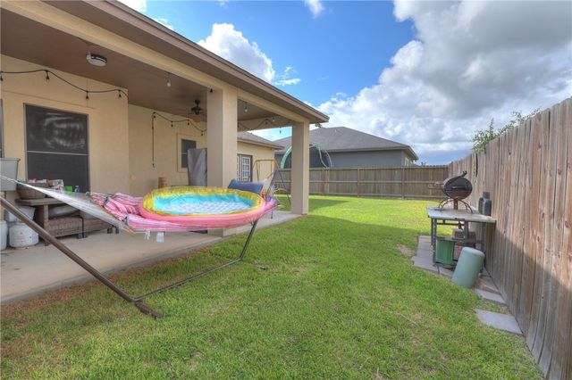 7933 Snake River Dr, Corpus Christi, TX 78414