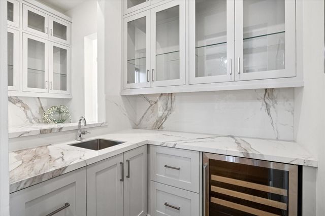 2434 Nantucket Drive C, Houston, TX 77057