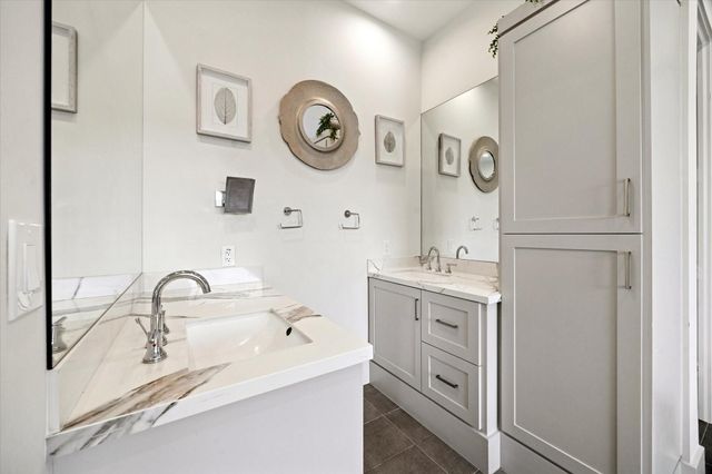 2434 Nantucket Drive C, Houston, TX 77057