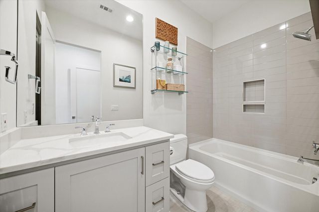 2434 Nantucket Drive C, Houston, TX 77057