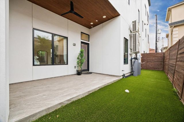 2434 Nantucket Drive C, Houston, TX 77057