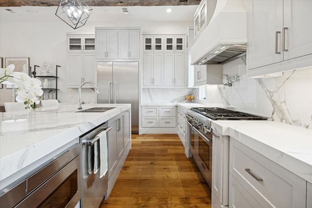 2434 Nantucket Drive C, Houston, TX 77057