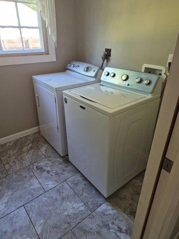 22 Fairview Avenue, Derry, NH 03038