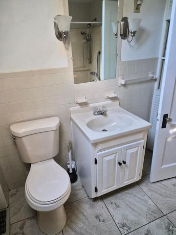 22 Fairview Avenue, Derry, NH 03038