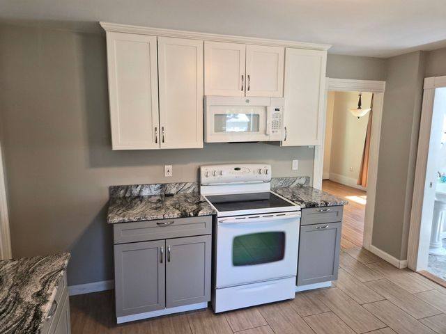22 Fairview Avenue, Derry, NH 03038