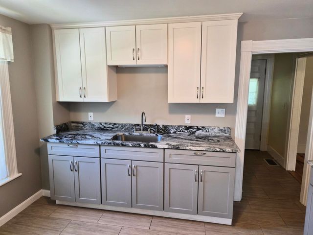 22 Fairview Avenue, Derry, NH 03038
