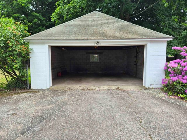 22 Fairview Avenue, Derry, NH 03038