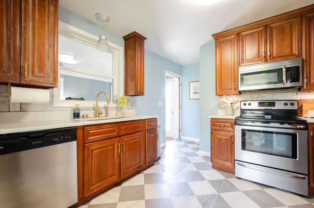 3823 Green Valley DR, Roanoke, VA 24018