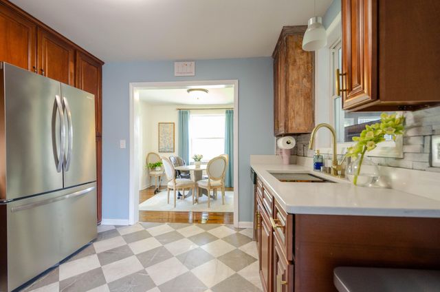 3823 Green Valley DR, Roanoke, VA 24018