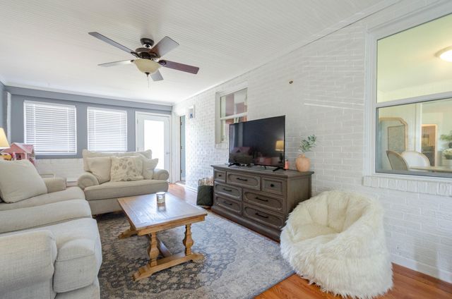 3823 Green Valley DR, Roanoke, VA 24018