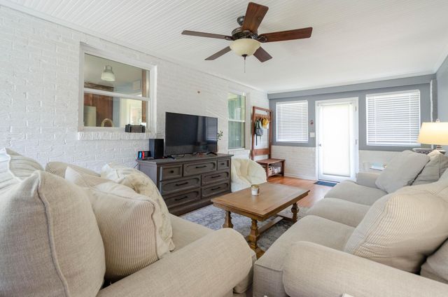 3823 Green Valley DR, Roanoke, VA 24018