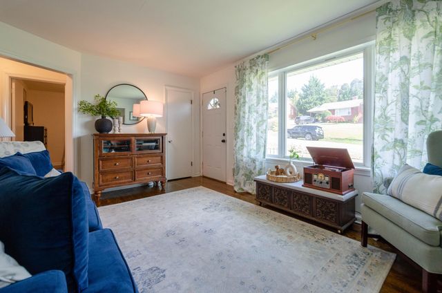 3823 Green Valley DR, Roanoke, VA 24018