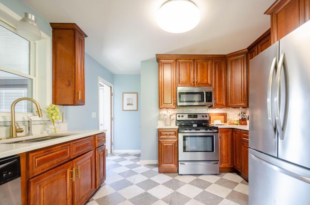 3823 Green Valley DR, Roanoke, VA 24018