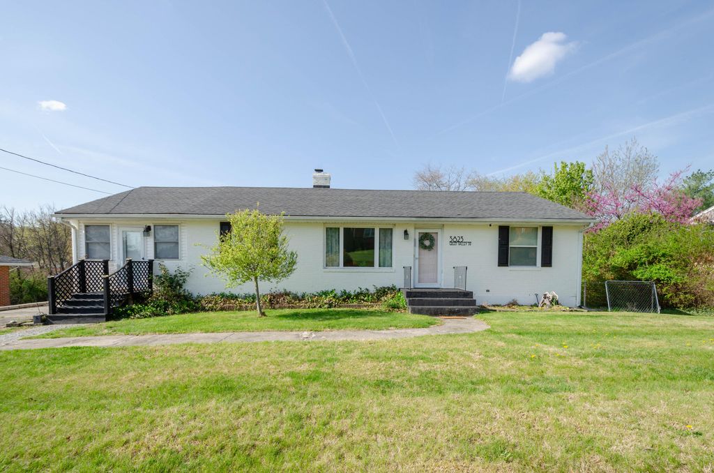 3823 Green Valley DR, Roanoke, VA 24018