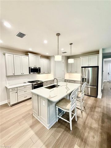 3050 Heritage Pines DR, Fort Myers, FL 33905