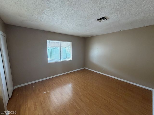 1804 Kassabian Avenue, Las Vegas, NV 89104