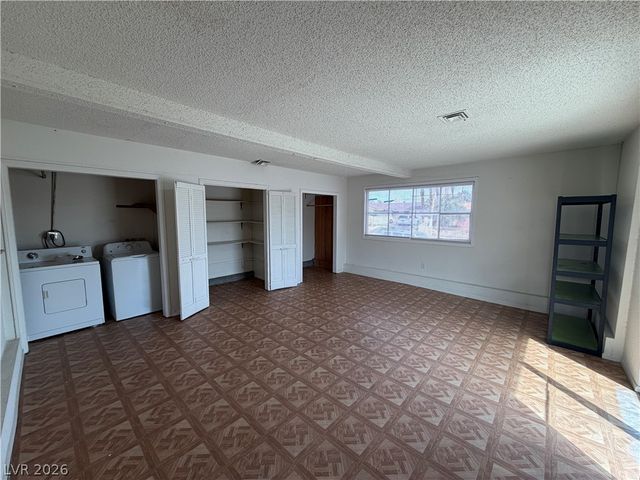 1804 Kassabian Avenue, Las Vegas, NV 89104