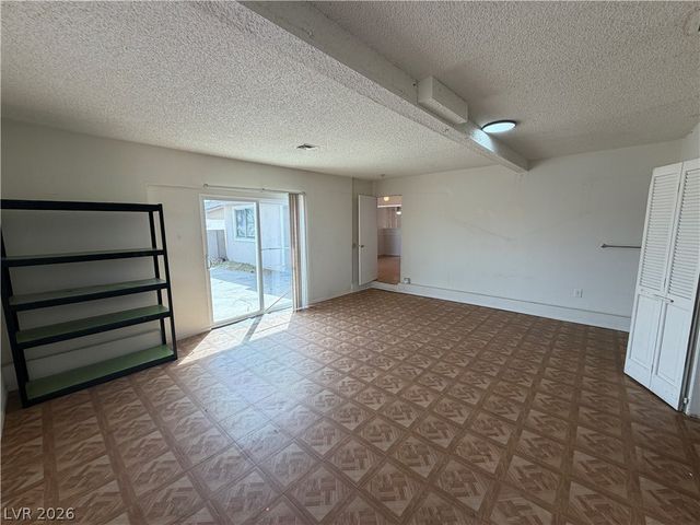 1804 Kassabian Avenue, Las Vegas, NV 89104
