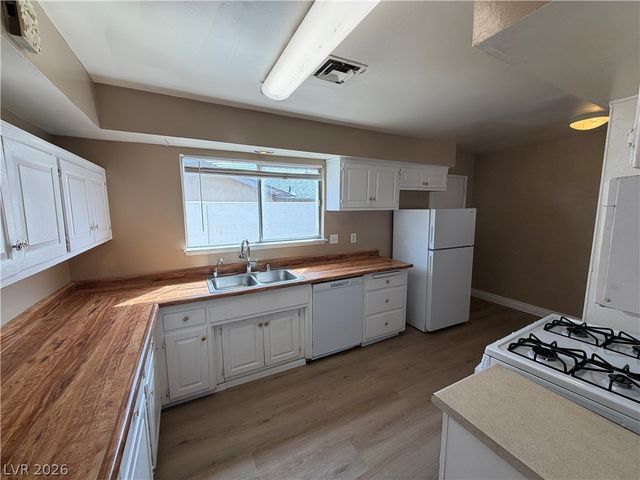 1804 Kassabian Avenue, Las Vegas, NV 89104