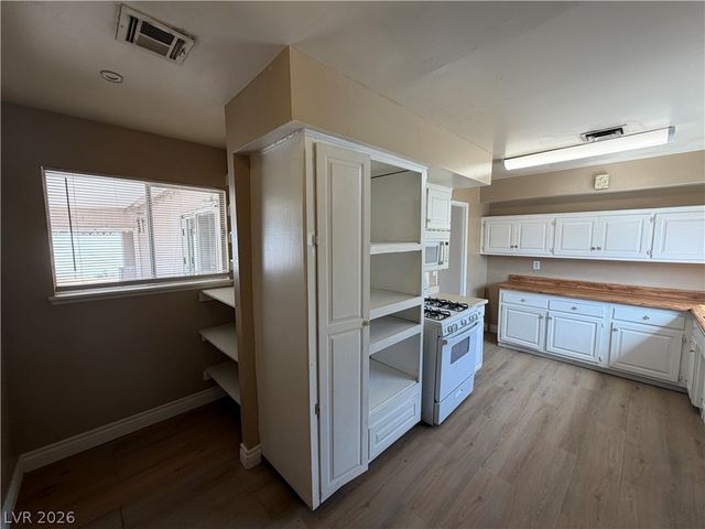 1804 Kassabian Avenue, Las Vegas, NV 89104