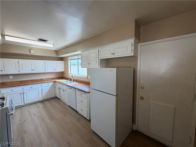 1804 Kassabian Avenue, Las Vegas, NV 89104