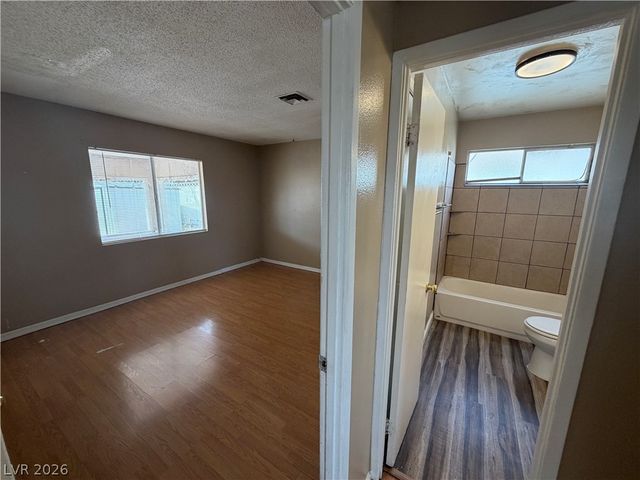 1804 Kassabian Avenue, Las Vegas, NV 89104