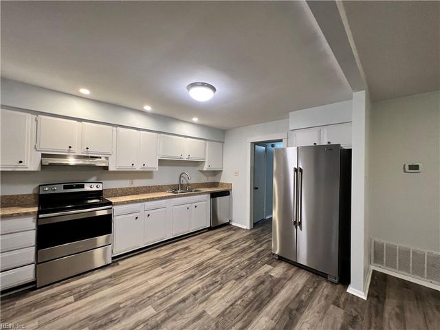 855 Cathedral DR, Virginia Beach, VA 23455