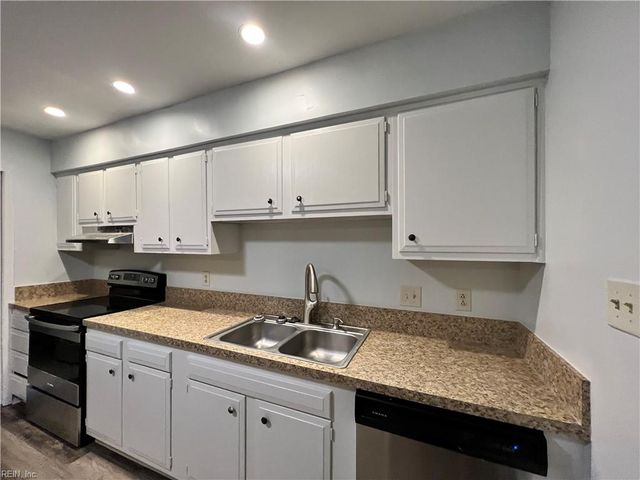 855 Cathedral DR, Virginia Beach, VA 23455