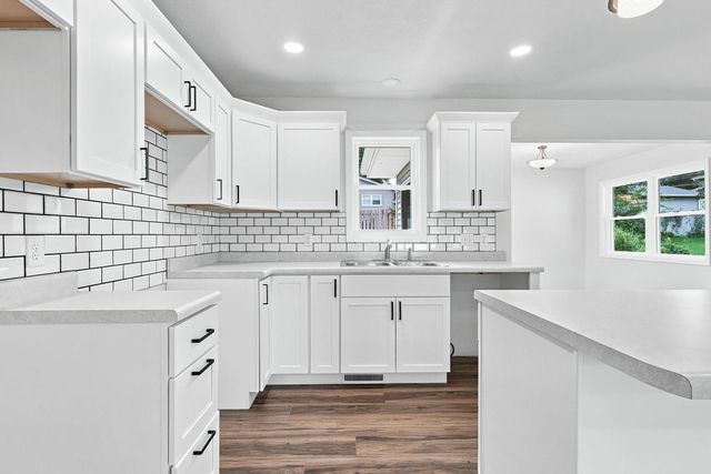 5010 N Harrison Street, Davenport, IA 52806