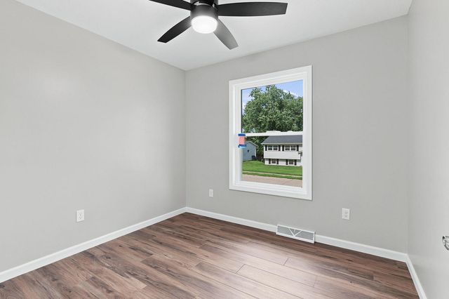 5010 N Harrison Street, Davenport, IA 52806