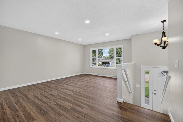5010 N Harrison Street, Davenport, IA 52806