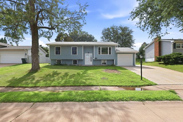 5010 N Harrison Street, Davenport, IA 52806