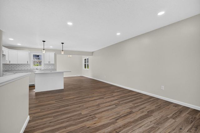 5010 N Harrison Street, Davenport, IA 52806