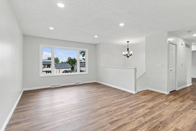 5010 N Harrison Street, Davenport, IA 52806