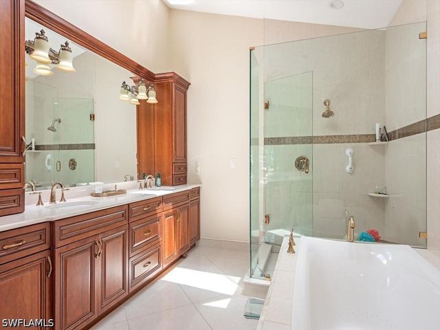 1620 3rd ST S, Naples, FL 34102
