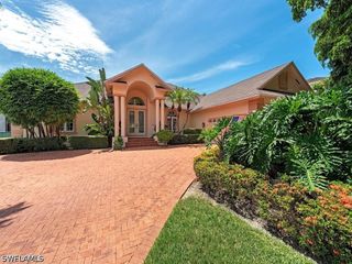 1620 3rd ST S, Naples, FL 34102