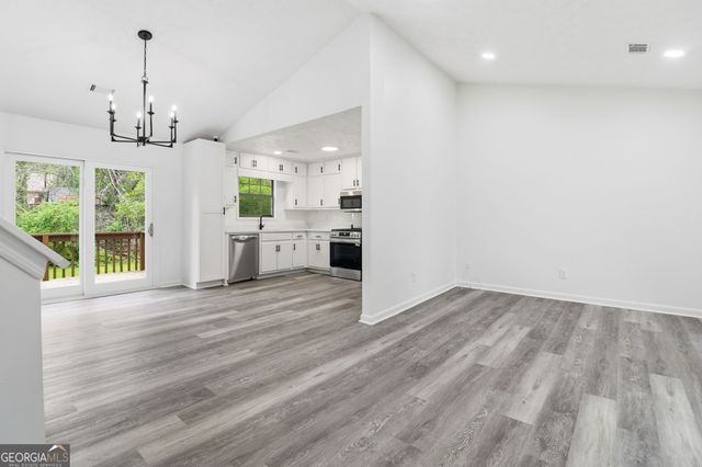 29 Court N, Ellenwood, GA 30294