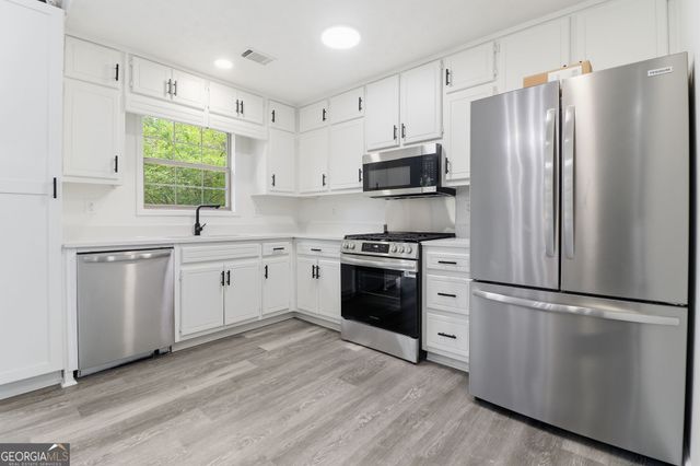 29 Court N, Ellenwood, GA 30294