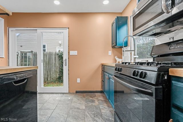 1865 9th Street SW, Akron, OH 44314