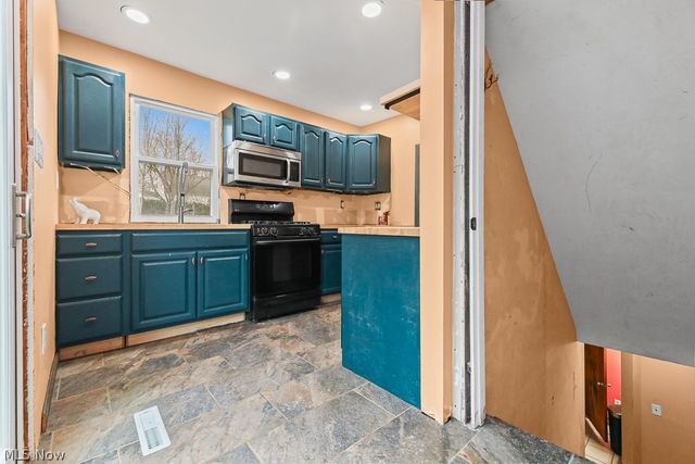 1865 9th Street SW, Akron, OH 44314