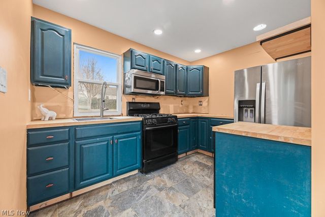 1865 9th Street SW, Akron, OH 44314