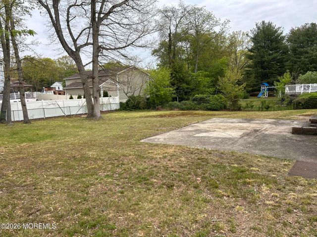 86 Brookhill Drive, Howell, NJ 07731