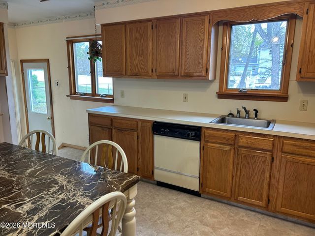 86 Brookhill Drive, Howell, NJ 07731