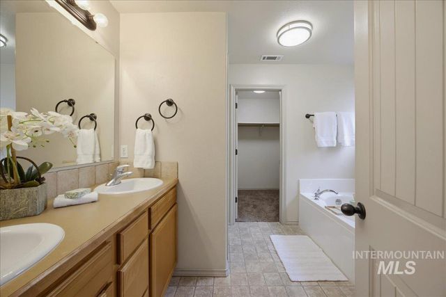 4117 N Buckstone Ave, Meridian, ID 83646