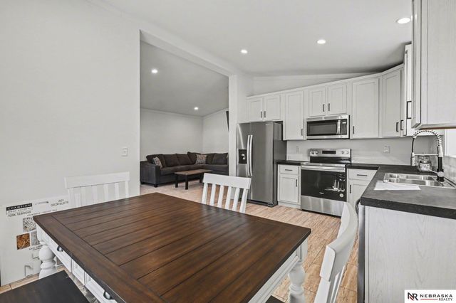 6775 Hamilton Street, Omaha, NE 68132