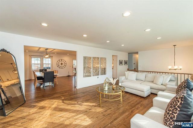 8 Cypress Court, Fairfield, NJ 07004