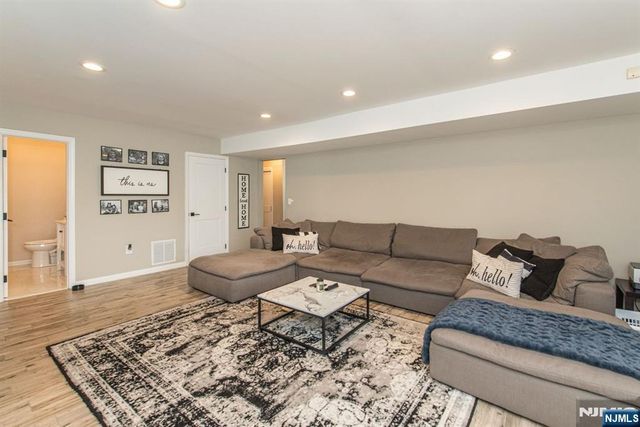 8 Cypress Court, Fairfield, NJ 07004