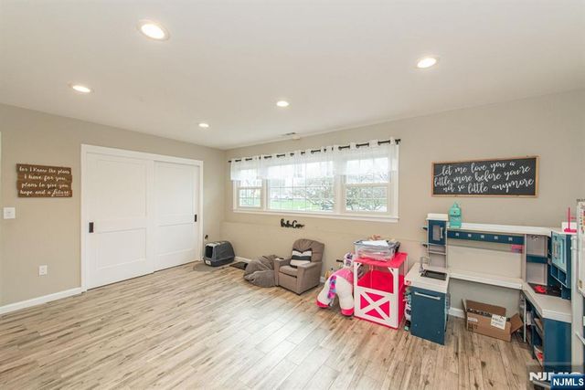 8 Cypress Court, Fairfield, NJ 07004