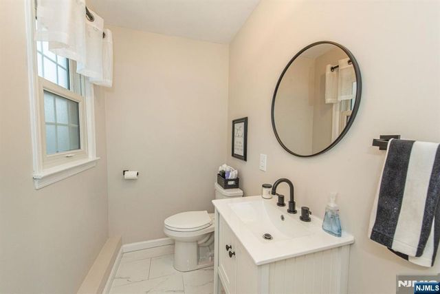 8 Cypress Court, Fairfield, NJ 07004
