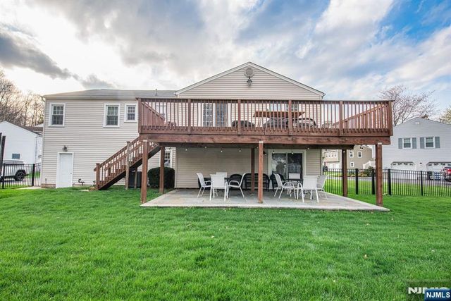 8 Cypress Court, Fairfield, NJ 07004